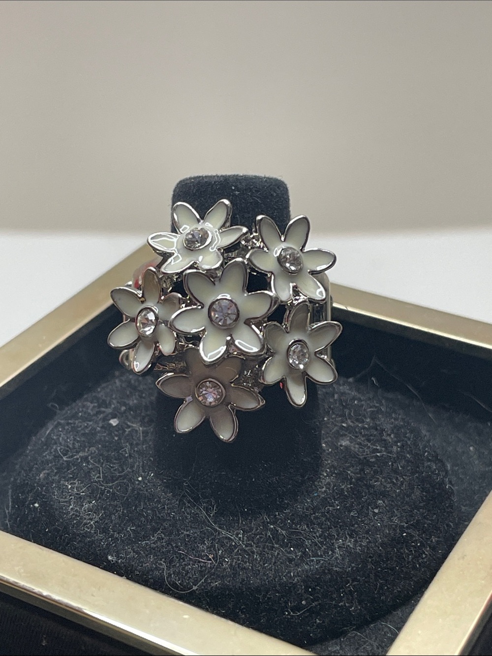 paparazzi White Enamel Daisy Cluster Ring with Rhinestone Centers